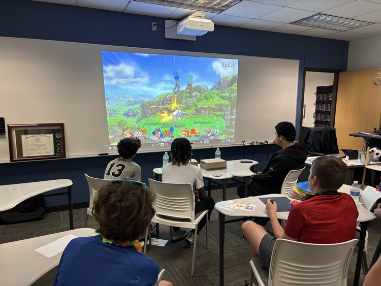 GCCA_PHX's tweet photo. Day 2 of Camp Collegiate was a hit! 🏝️Students seas-ed the opportunity to explore their interests and hobbies at the Club Showcase, then lei'd it all out on the field at Field Day! And Kona Ice for the win 🍧 #PhoenixOn #HawaiianDay https://t.co/jQoFYmttiK