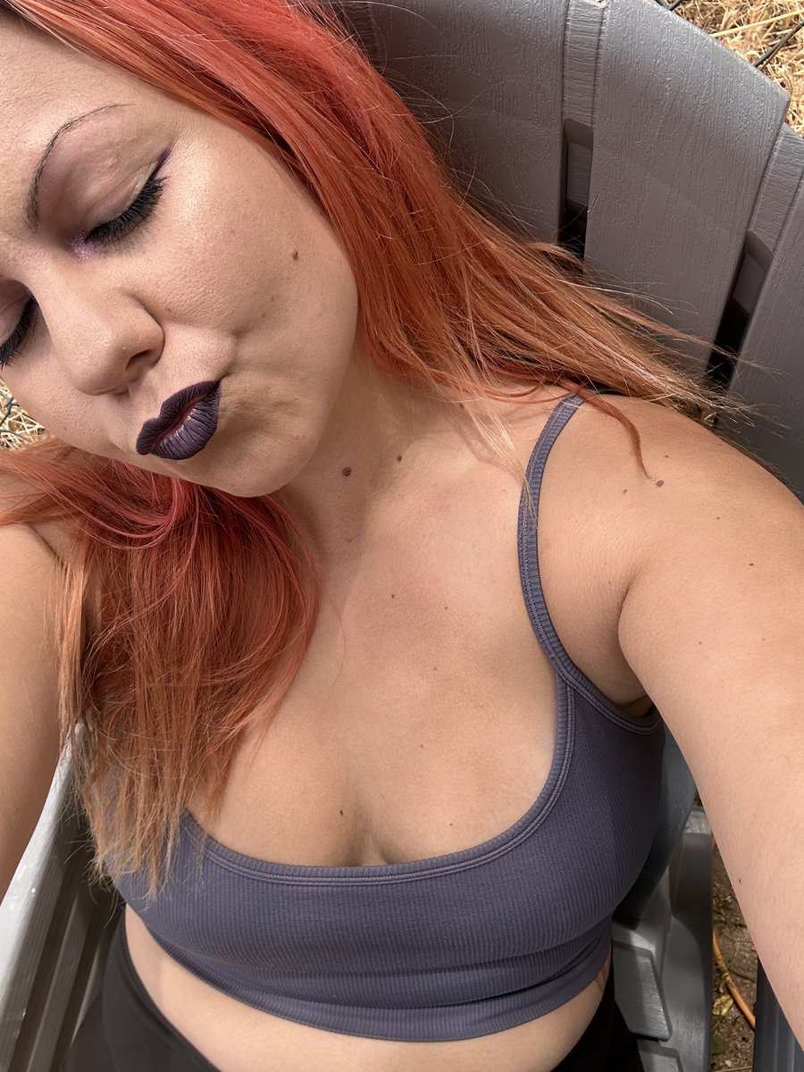 Victoria246lynn's tweet photo. Do you like me in purple? 💜😈 https://t.co/0NFrhaEkhm