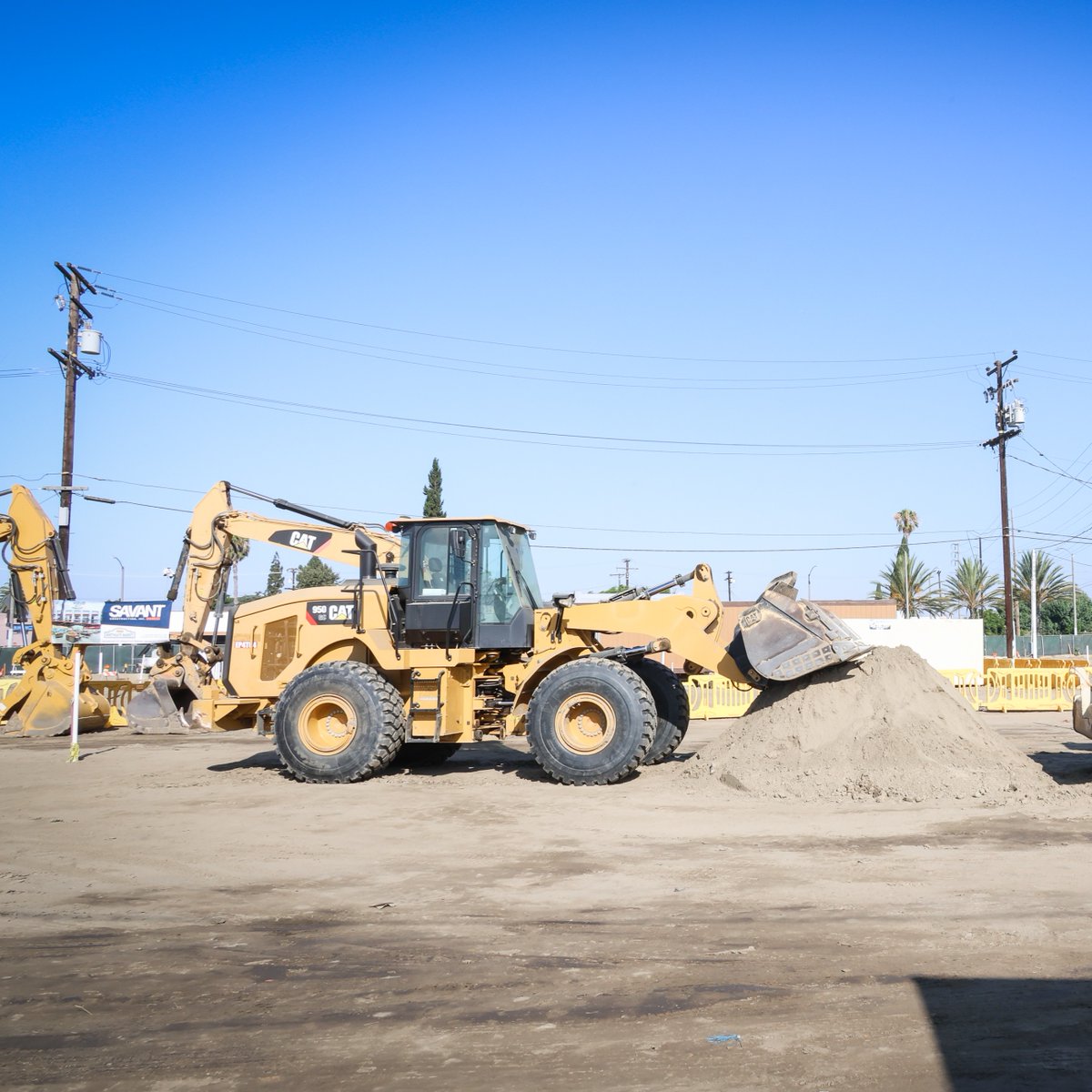 Nearly 1M Californians live in food deserts (areas w/ limited access to affordable healthy food).

This #brownfield sat vacant in a #LosAngeles #FoodDesert for 10+ years.
This #DTSC grant funded the groundbreaking of its new grocery store:
dtsc.ca.gov/ecrgrantee-cit…

#WorldHungerDay