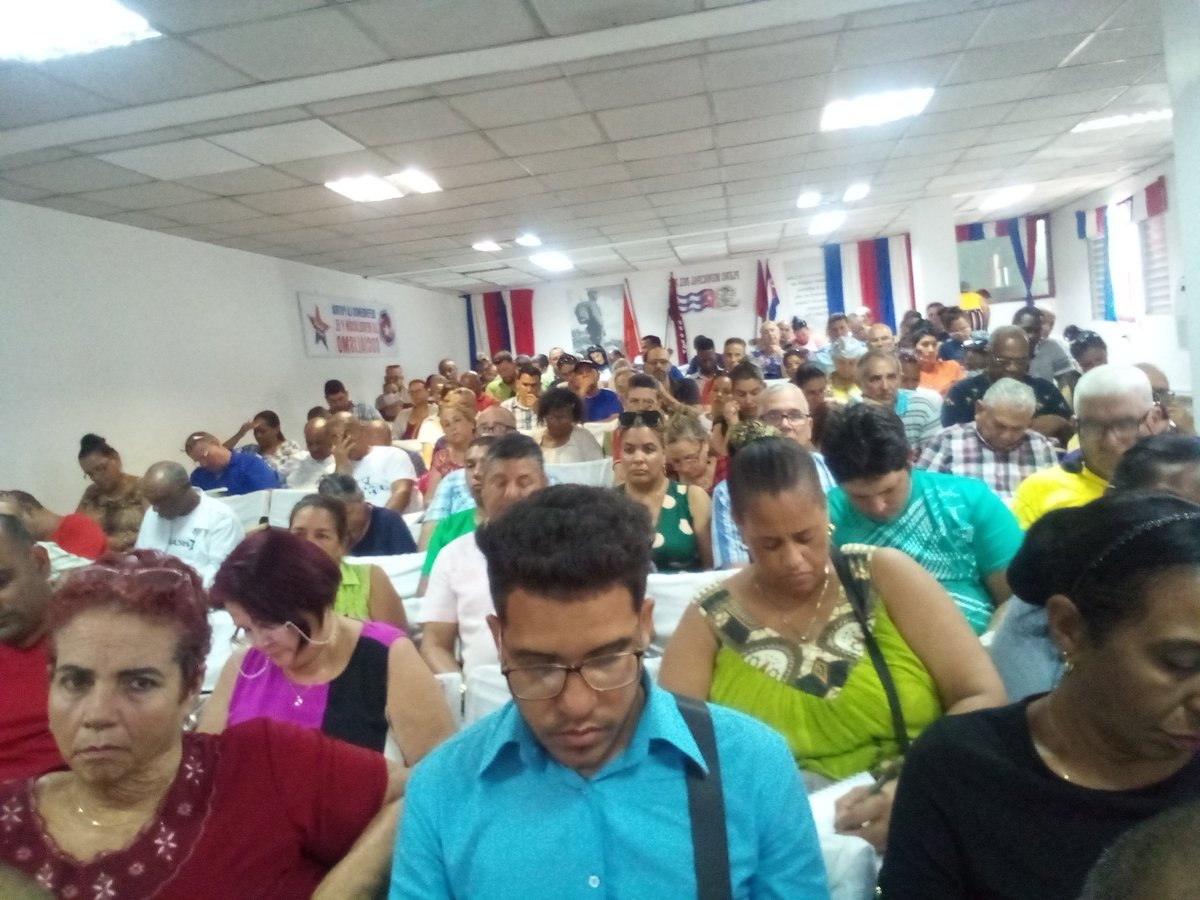 WilberBenitez9's tweet photo. Se discute con todos los directores de la #IslaDeLaJuventud el plan de medidas de ahorro de electricidad.#NiUnTanticoAsí.#Cuba.#SentirPinero.#PiderPopular https://t.co/nzRIDrTKHd