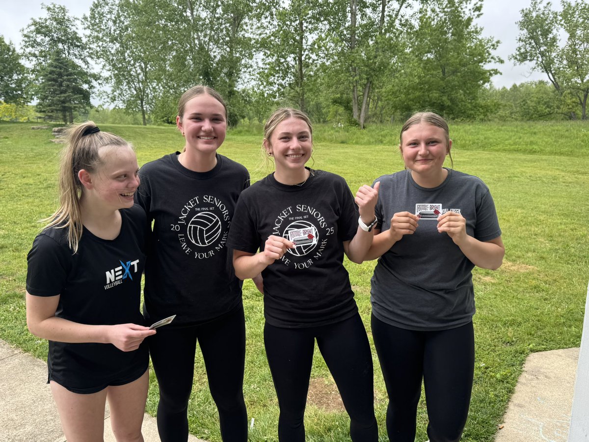 🟠⚫️💨
Jacket Games 
Winning Girls Team! 
Suttyn Caughlan
Phoebe Mussard 
Evie Creech
Emerson Creech
