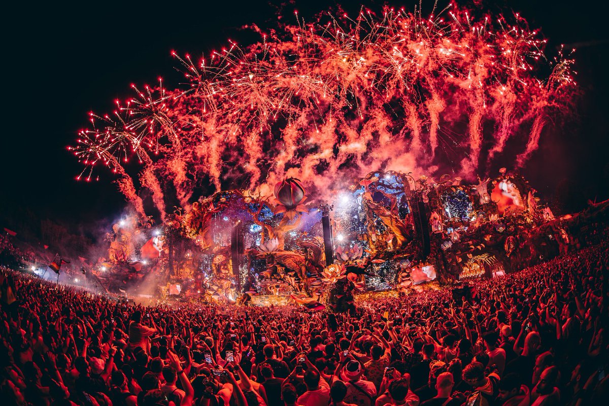 Festseasonmedia's tweet photo. 50 days until Tomorrowland ⏳

(📸 via @tomorrowland) https://t.co/GgmTu5WZM3
