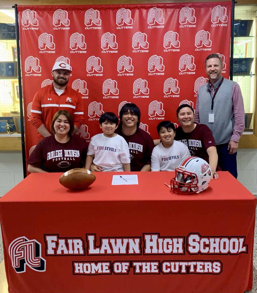 Congrats Jaden who will be attending ⁦<a href="/FDUWhatsNew/">Fairleigh Dickinson University</a>⁩ and playing Football