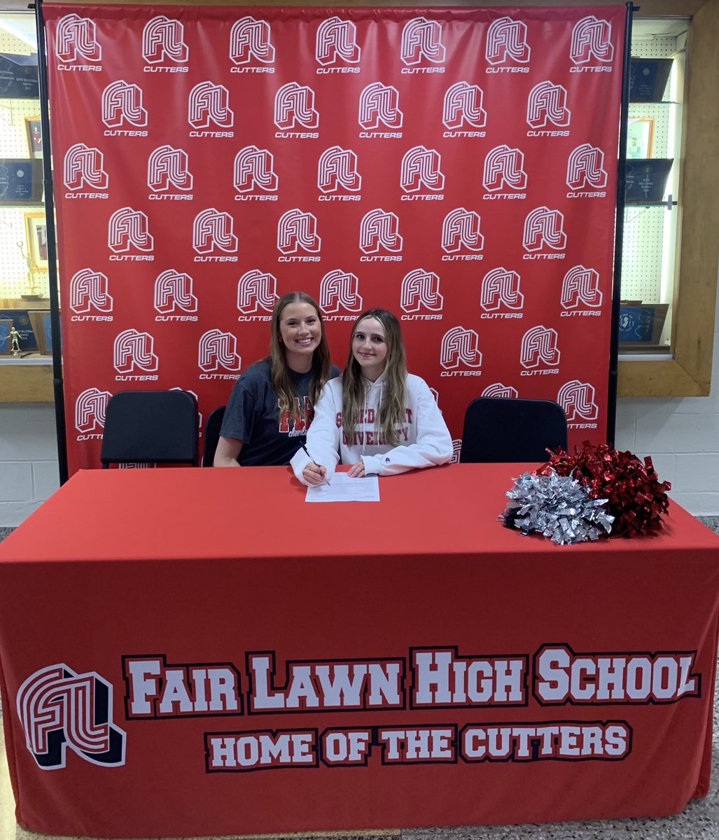 Congrats Alexis who will be attending ⁦<a href="/sacredheartuniv/">Sacred Heart University</a>⁩ and being part of the Cheer squad