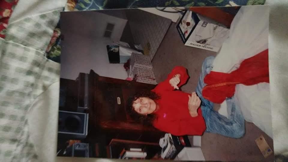 AmyDoc67's tweet photo. @chicfryrice The day after my mother passed in 2018, I found this picture to post. As I was taking a picture of this picture I noticed what looked like a moth flying in my phone's camera. It was a tiny angel. It is on her right shoulder. What looks like a smug. https://t.co/OeXcPmpdA8