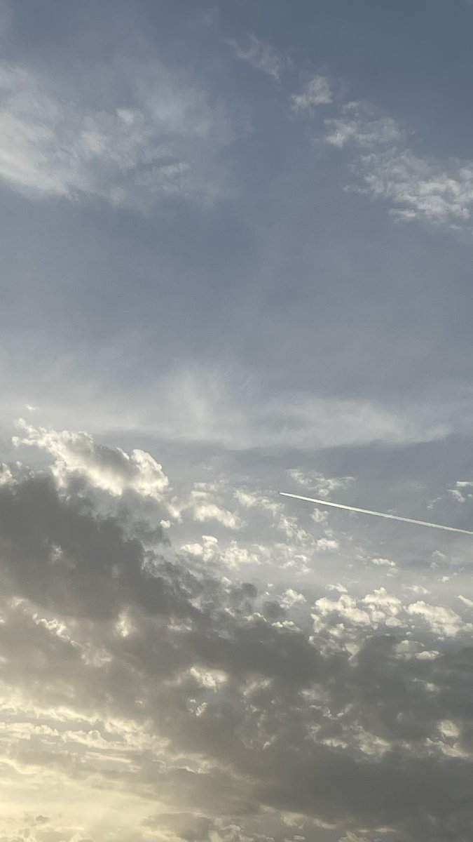 avadakadabra__'s tweet image. أي صورة للسما بتكون تحفة فنية 
سبحان الله 🤍