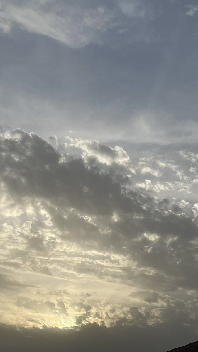 avadakadabra__'s tweet image. أي صورة للسما بتكون تحفة فنية 
سبحان الله 🤍