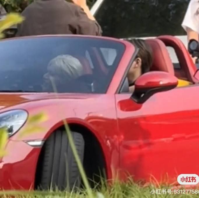 nawpucanttt's tweet photo. Hongjoong was seen driving a sports car with Wooyoung while filming something, as they had cameras surrounding them. 😍🔥❤️ 

#ATEEZ #에이티즈 #GOLDENHOUR #GoldenHour_Part3 https://t.co/kL71umXTJd
