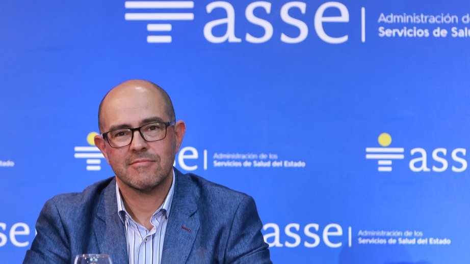 Presidente ASSE dijo que auditorías constataron que gestión anterior triplicó contratación de servicios externos de 2022 a 2024. Aseguró que se logró revertir falta de medicamentos y destacó que 90% de la Red de Atención Primaria de Montevideo está abastecida.
En <a href="/MVDNoticias/">MVD Noticias</a>.