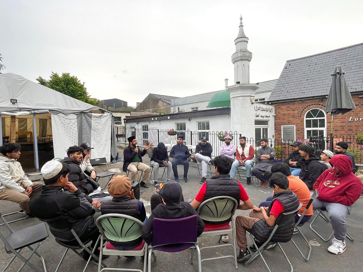 AMYAWolves's tweet image. MKA #Wolverhampton had an interactive group Fire 🔥 pit discussion on the topic of "Death of Jesus"
Murabbi Imran Khalid sahib
@Imran_A_Khalid lead the discussion
@UKMuslimYouth @UKTarbiyyat
@MKA_TALIM