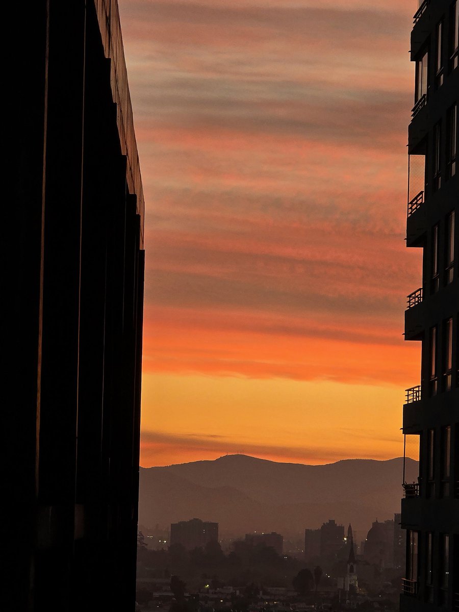 Así se veía el atardecer desde mi ventana 🧡