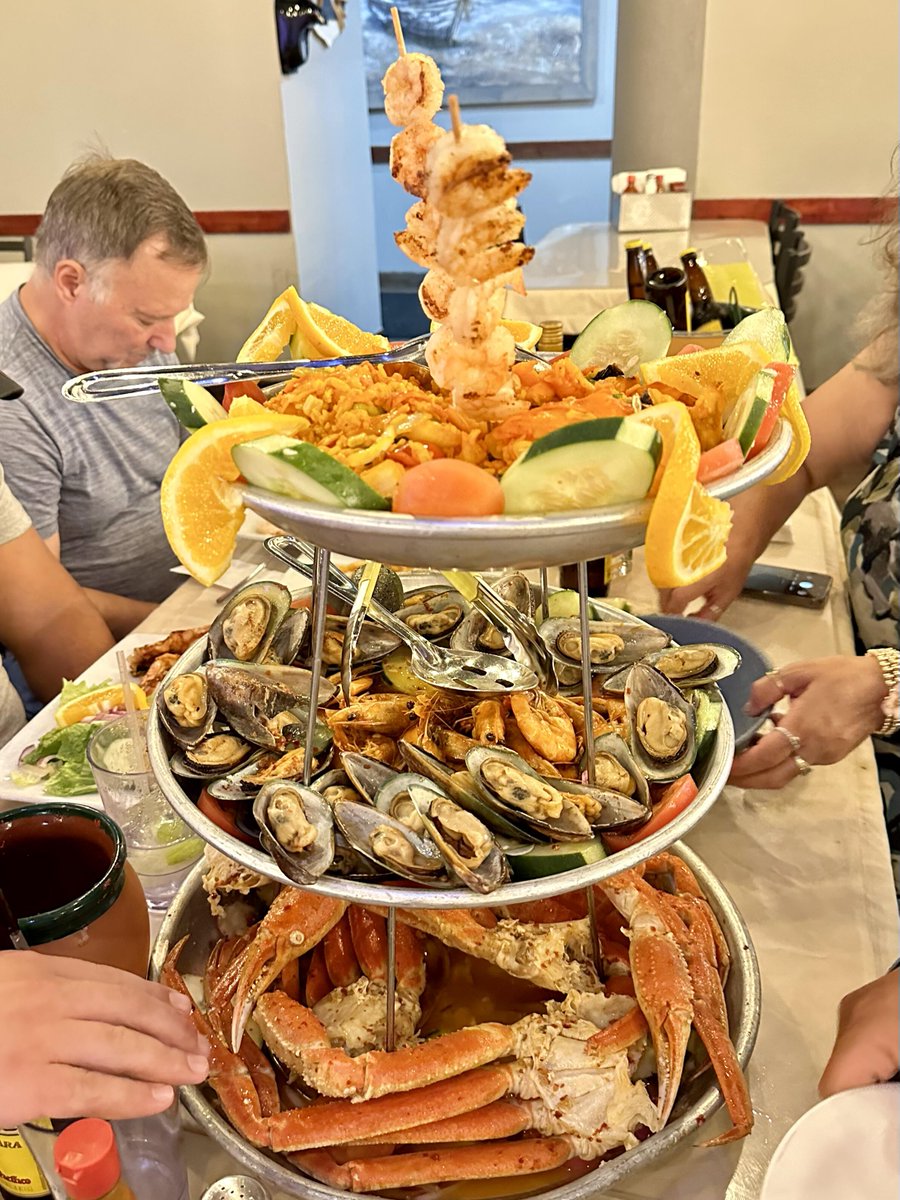 Merecryantsx's tweet image. #####3Don’t you have any children? Or you could hire a caregiver to take care of you.