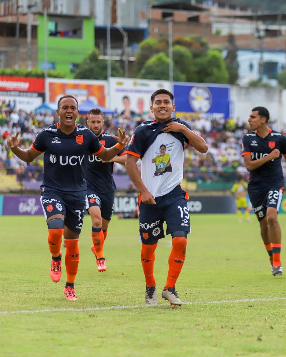 ¡𝙂𝙊𝙊𝙊𝙊𝙊𝙇!

⚽️ #GuillermoGrandez
⏱️ 34’

#VallejoEsTrujillo 🟠🔵🟠

#FuerzaVallejo #UnSoloCorazón