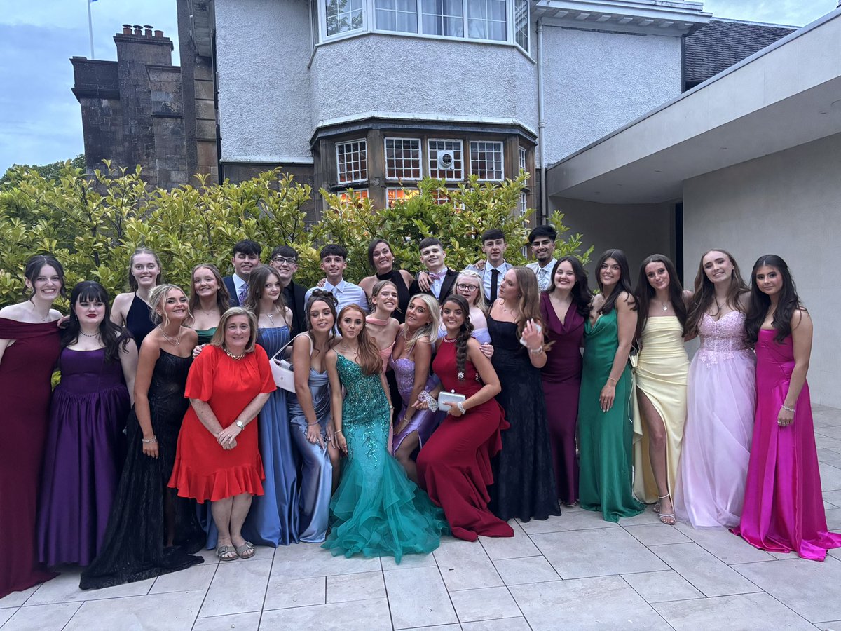 Prom 2025 🙌🏻 dance floor filled to the brim!!