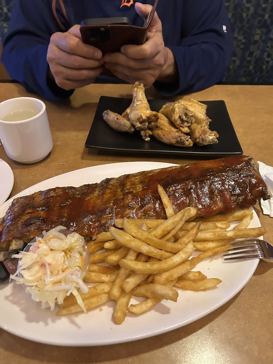 LSB1961LSB's tweet image. A little plate of Ribs for dinner while Joe has wings #Casino #craps