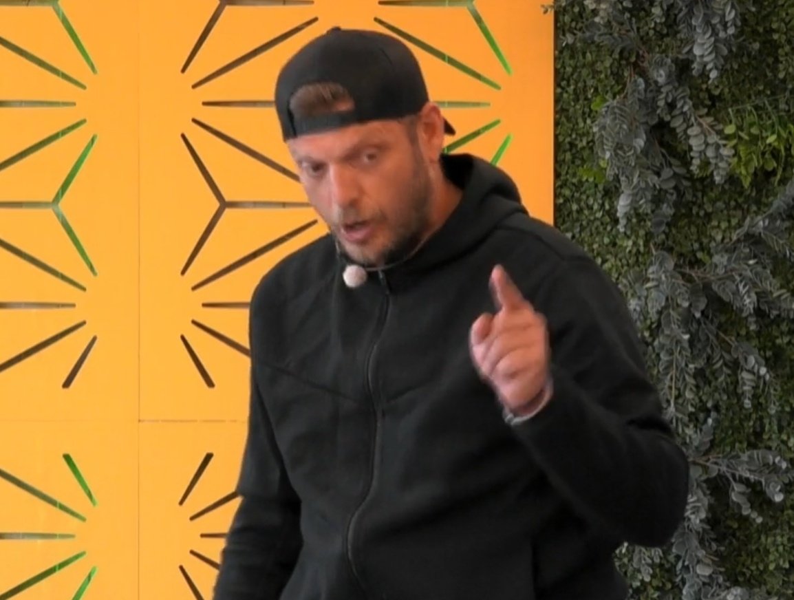 Στα @@ μου για το ποτήρι που πέταξε.
Έχει ΑΠΟΛΥΤΟ δίκαιο.. 

Όταν κάποιος καταρρέει δεν του γαμας κ αλλο την ψυχολογία επίτηδες.
Ψυχη ΜΗΔΕΝ... #bigbrothergr