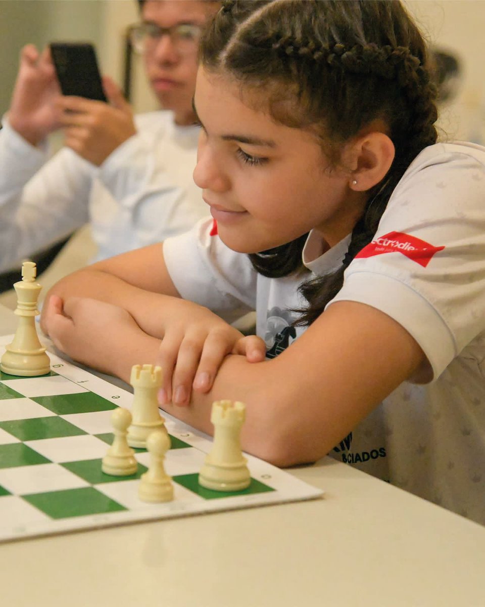 #EscuelasDeportivasSND🙌🏼

#Ajedrez♟️ • Nuestra alumna Valentina Silva logró quedar como la Mejor Fem. Sub 2300 en el Campeonato Nacional Amateur Paraguayo 2025🔝

Vale demostró su talento en el deporte ciencia entre 58 jugadores🏅

¡Estamos muy orgullosos!

#ElDeporteNosUne🤝🏽