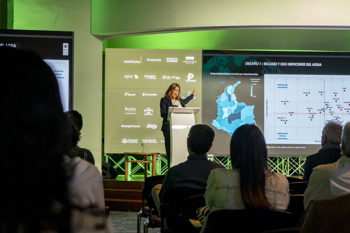 SaraFOlivella's tweet image. Estuve en Medellín en el Gran Foro de Visión Estratégica hablando sobre el reto climático en un mundo dividido.

Ningún país ha logrado crecer sin explotar el planeta. En 🇨🇴, el 48% del PIB depende directamente de los servicios que brinda la naturaleza. #VisiónEstratégica 🧵