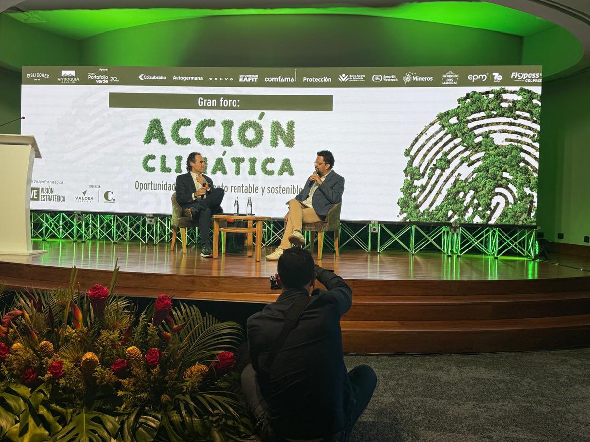SaraFOlivella's tweet image. Estuve en Medellín en el Gran Foro de Visión Estratégica hablando sobre el reto climático en un mundo dividido.

Ningún país ha logrado crecer sin explotar el planeta. En 🇨🇴, el 48% del PIB depende directamente de los servicios que brinda la naturaleza. #VisiónEstratégica 🧵