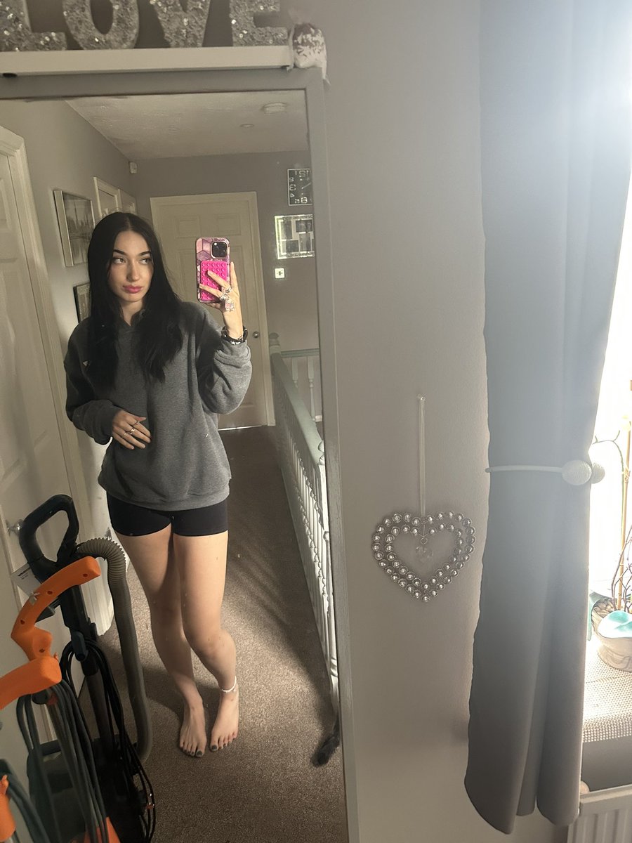 jessietyron's tweet photo. I got a new pedi https://t.co/RU2uGPU7Qy