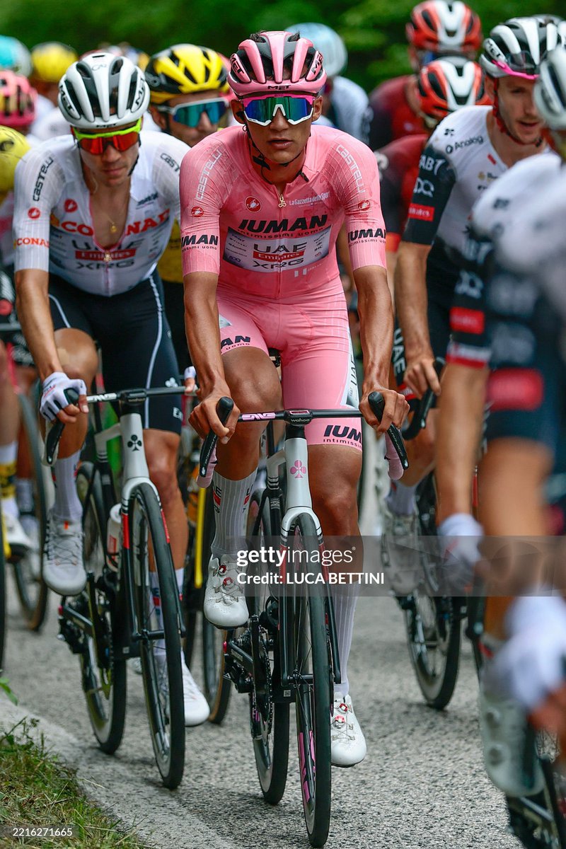 JAlvarezFuentes's tweet photo. Una hazaña, una verdadera proeza, la que está realizando en el Giro de Italia @ISAACDELTOROx1 con mucho corazón y tremenda fortaleza física y mental. Bravo!! https://t.co/eKb9Kpzjl0