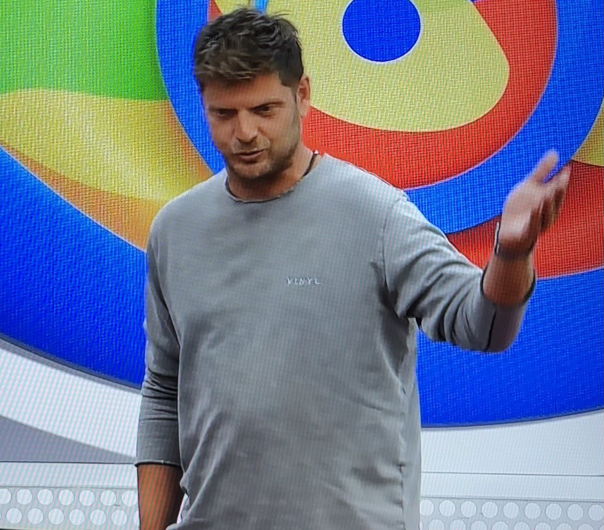 Χαλάλι η ποινή, τα δικασες στα σουργελα του σπιτιού.🔥
Αυτοί έχουν μάθει να τα λένε και να το παίζουν μάγκες μόνο πίσω από την πλάτη του άλλου. Η αλήθεια φέις του φέις τους ενοχλεί και ξεκινούν την ειρωνεία από αμηχανία.
Μόνο Ντεντοπουλος ρε 😎
#bigbrotherGr