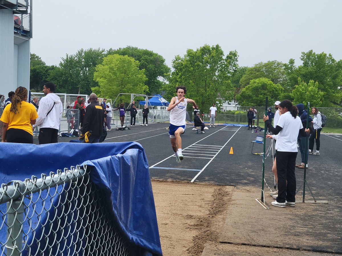 Day 1 of section track is underway!

Good luck to all those competing!

#GoHuskies