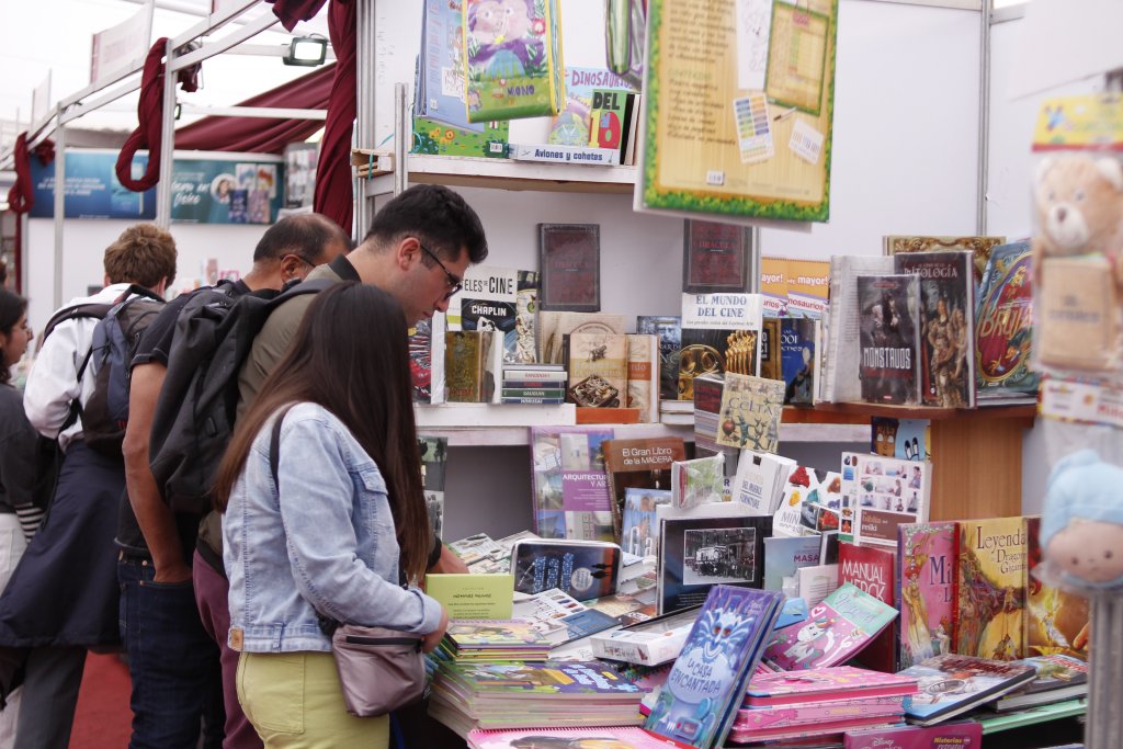 munilaserena's tweet photo. 📚🎉 ¡REGRESA LA FERIA DEL LIBRO DE LA SERENA!
Con aprobación del Concejo Comunal, el tradicional evento cultural celebrará su 40º aniversario del 24 de octubre al 2 de noviembre en la Plaza Gabriel González Videla. 🏛️✨
#FeriaDelLibro #LaSerena #CulturaViva #ConcejoComunal https://t.co/mx6IcbFTiq