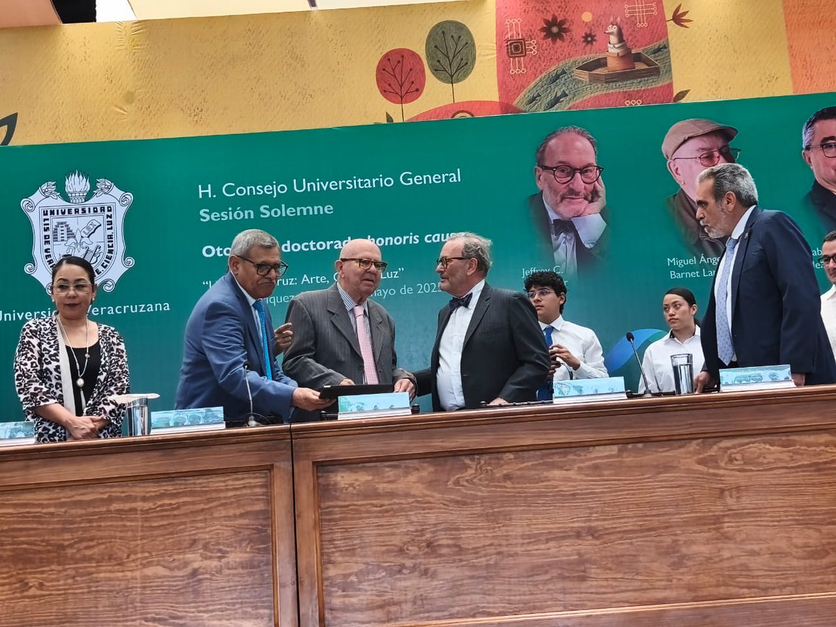 Universidad Veeacruzana entrega título de Doctor Honoris Causa al destacado intelectual cubano Miguel Barnet, Premio Nacional de Literatura y Presidente de honor de la UNEAC #CubaEsCultura