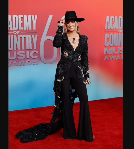 #CountryMusic #stars #fierce #AWARDS 

Been 'lil #busy but finding time
to say #Congratulations to my girl, the
#fabulous / #talented / #Beautiful 
Ms. <a href="/laineywilson/">Lainey Wilson</a> ♥️💕♥️

variety.com/2025/music/new… - Lainey Wilson Wins Entertainer of the Year at Academy of Country Music Awards