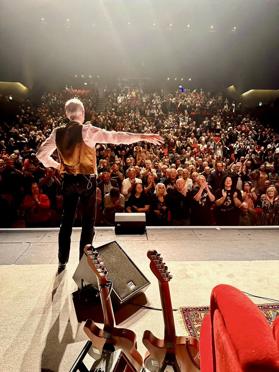 Thank you, Guildford. We’ll be back in the local area on October 31st at the Princess Hall, Aldershot. 

We are now Wales-bound. See you at the Gwyn Hall, Neath. 

UK autumn leg, Denmark, Norway and Ireland tickets: francisrossi.com/tour

#FrancisRossi #GOMOR #tour #StatusQuo
