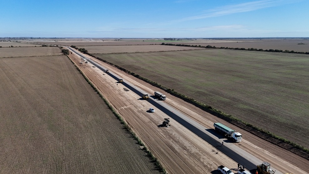 gobdecordoba's tweet image. 🚧 Avanzamos con la #pavimentación de la ruta Las Gramillas – Toro Pujio.

🔋 Con un 70% de avance, la #obra de 20.6 kms de extensión en la ruta S-152  tiene como objetivo mejorar la conectividad y crear una salida al norte del país, mejorando la transitabilidad en esta zona de…