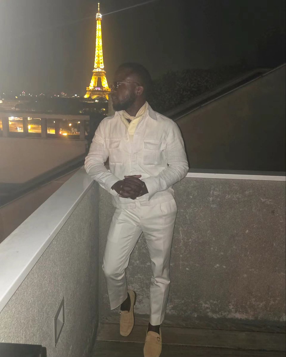 EMulamba's tweet photo. Un homme se reconnais, un gentleman se distingue.
•
•
#eliesean #elieseanlifestyle #lifestyle #GentlemanStyle #Distinction #paris #gigiparis #parissociety #gigi #parisbynight #dolcevita #sky #skynolimit #avenuemontaigne #toureiffel https://t.co/UHj0Sqo4V6