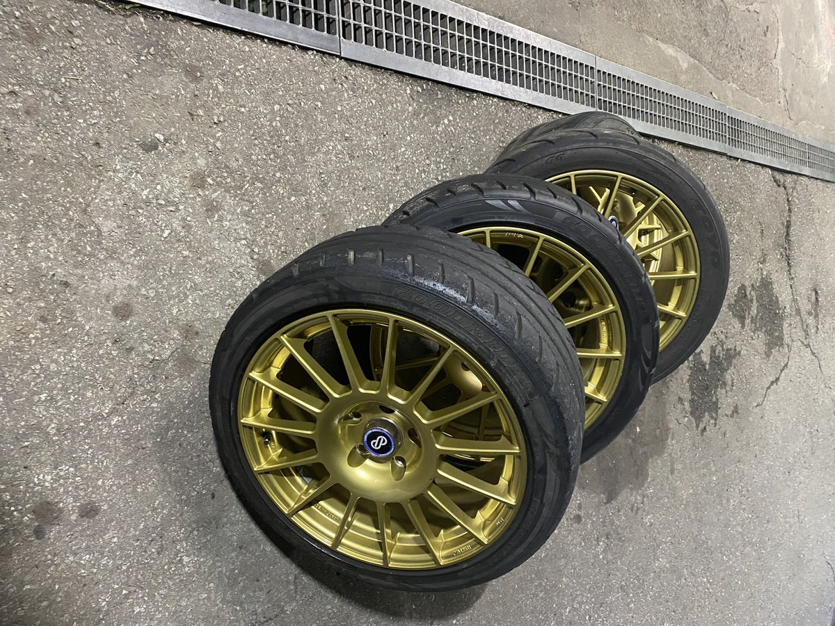 22bKi's tweet image. 【売り 拡散希望】
ENKEI RC-t4 ゴールド タイヤ付き4本
17インチ 8.5J+48 pcd114.3
タイヤサイズ 235/40
グッドライド RSスポーツ×2本
TOYO プロクセス R888R ×2本
(残溝は写真の通り)
値段:98000円
発送可能
直接引き取りで割引あり
