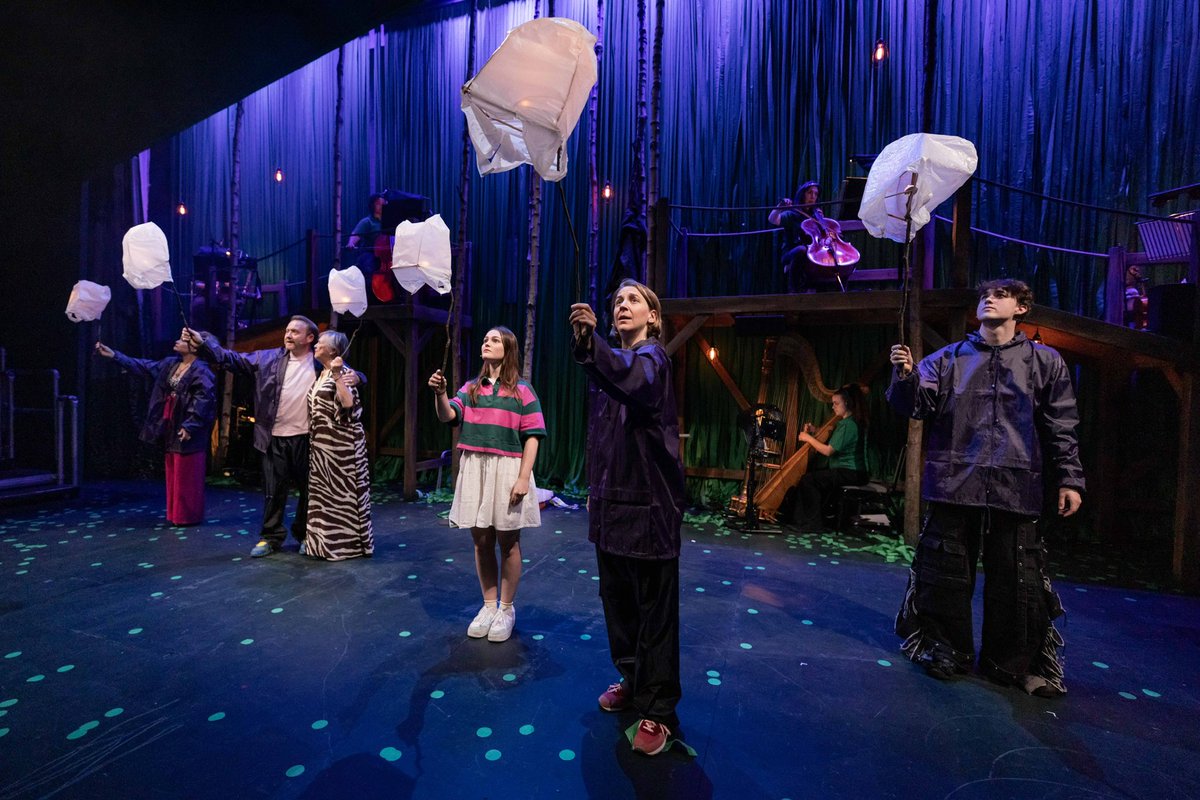 alunjohnhood's tweet photo. Went for the full @swkplay hattrick with my 3rd show there in 3 days #ThisIsMyFamily review https://t.co/ThQ2jHsKg8 https://t.co/iBGxJNQJJD