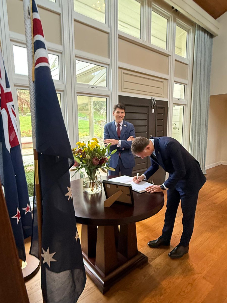 Simon Watts (@simonwatts_mp) on Twitter photo A pleasure to meet with Australiaās new High Commissioner, H.E. Daniel Sloper. We discussed Trans-Tasman energy cooperation, the 2+2 Climate and Finance Dialogue, enhancing climate resilience across the Pacific, and Australiaās bid to host COP31. <a href="/AusHCNZ/">Australian High Commission, New Zealand</a> A pleasure to meet with Australiaās new High Commissioner, H.E. Daniel Sloper. We discussed Trans-Tasman energy cooperation, the 2+2 Climate and Finance Dialogue, enhancing climate resilience across the Pacific, and Australiaās bid to host COP31. <a href="/AusHCNZ/">Australian High Commission, New Zealand</a>