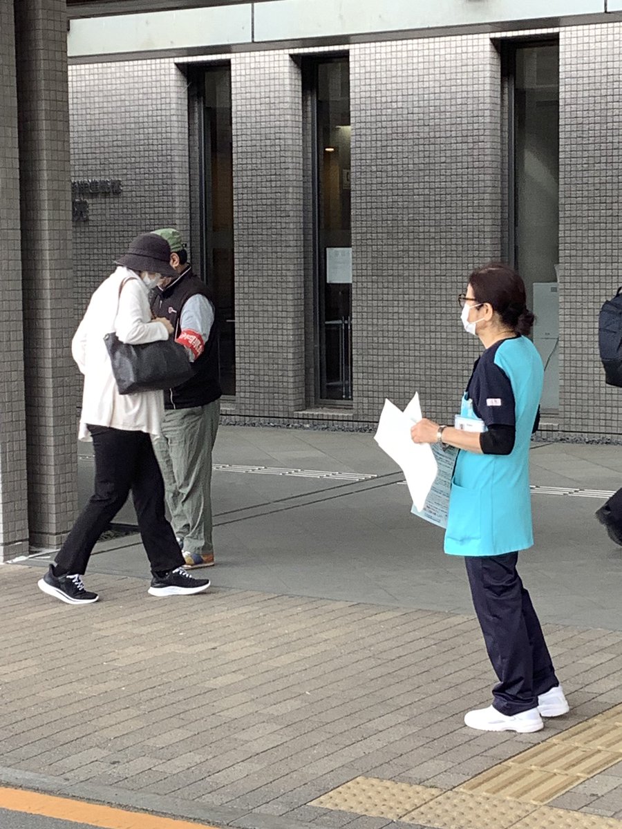 shizuokakenpyo's tweet photo. JCHO労組三島支部で朝宣
病院の統廃合反対や人事院勧告の実施を求めての行動です
#25春闘
#大幅賃上げ
＃人勧完全実施 https://t.co/4aukq6rXXG