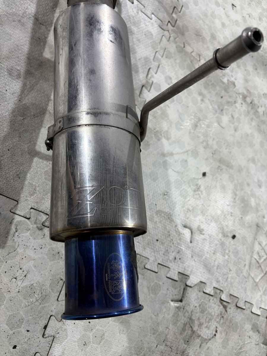 22bKi's tweet image. 【売り 拡散希望】
インプレッサ用 柿本改 GT1.0z Racing
適合:GC8、GDA、GDB A〜C
中間フランジは差し込み式
下面擦り傷多数あり
一部叩いて潰してる箇所あり
出口にバンパーの溶けた樹脂跡あり
インナーサイレンサーつき
値段:35000円
直接引き取りでお願いします。