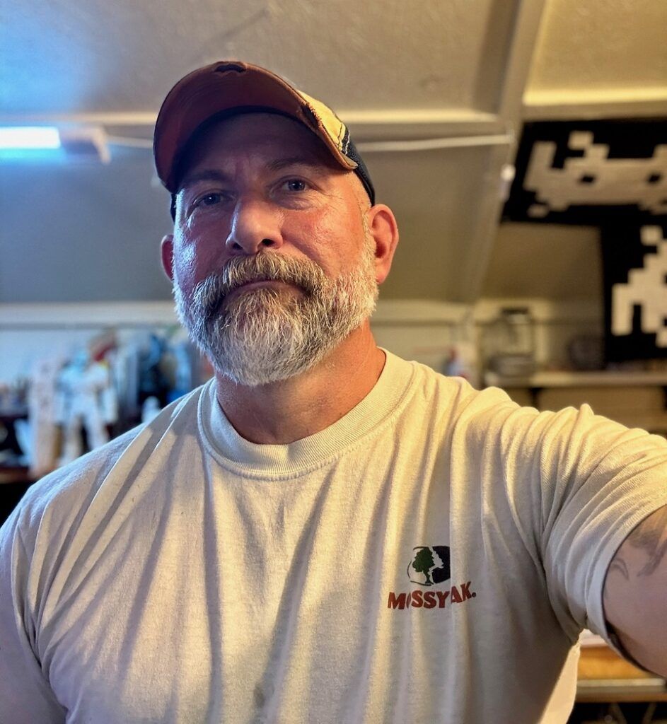 Before the month finishes, lets take a look at our cover story, Shane Ruff! He's been keeping us in popular tee designs for 18 years now - find out how he got started, and how he has kept it fresh all these years.

bearworldmag.com/celebrating-18…