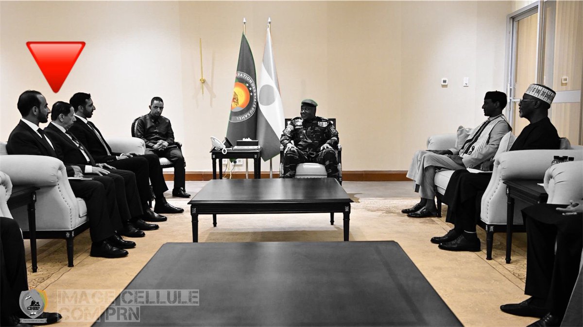L’ambassadeur #émirati en #Algérie joue avec le feu 

❌L’ancien militaire émirati qui fait office d’ambassadeur en Algérie continu ses provocations et sa mission de semer le les germes d’un invraisemblable chaos. C’est un faux diplomate en mission de destabilisation de l’Algérie