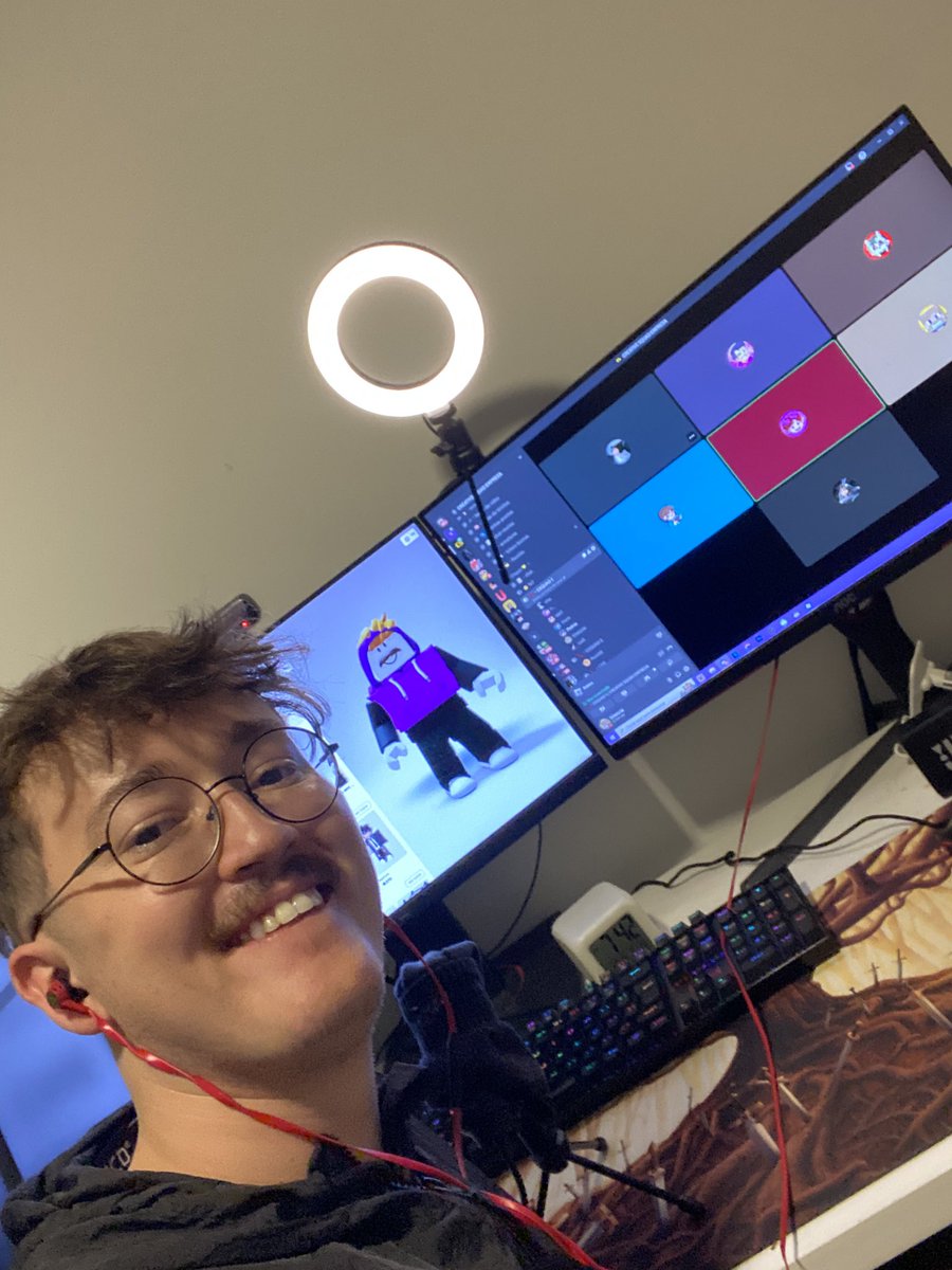 _Tonigon's tweet image. o nait convenceu a gente a jogar roblox