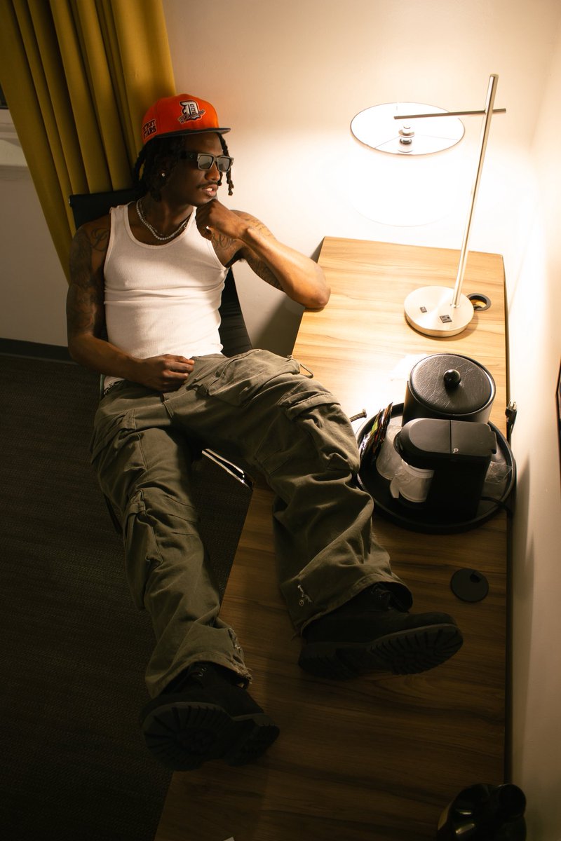 free_zmo's tweet photo. you won’t catch yo dreams if it don’t match up how you living.. https://t.co/YdJi5oa23g