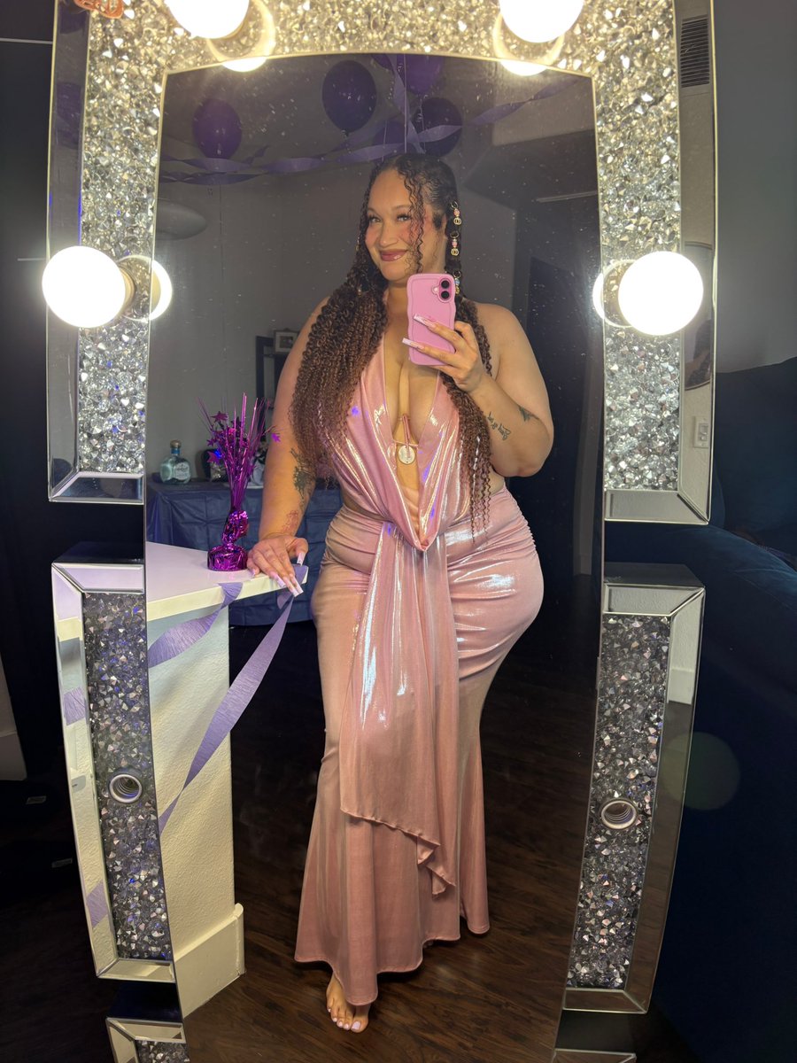 B I R T H D A Y   Q U E EN 🥳🎂 https://t.co/gvbAMSgxYS