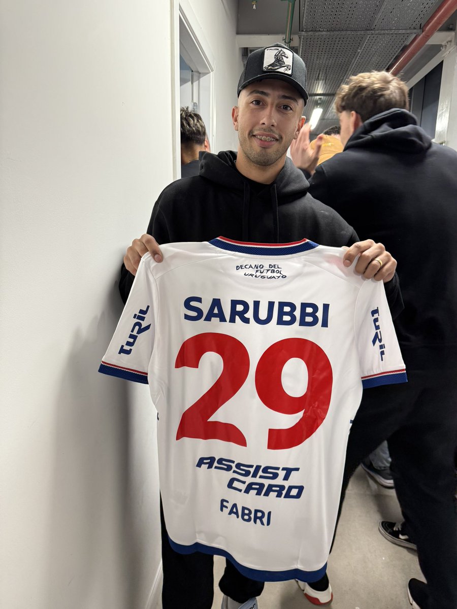 🇺🇾 Franco Israel, José Maria Giménez, Mathias Olivera, Lucas Torreira y Nicolás Fonseca están presentes en el GPC mirando el partido entre Nacional y Atlético Nacional.

👉🏻 Fabricio Díaz también está en el recinto tricolor observando el encuentro.