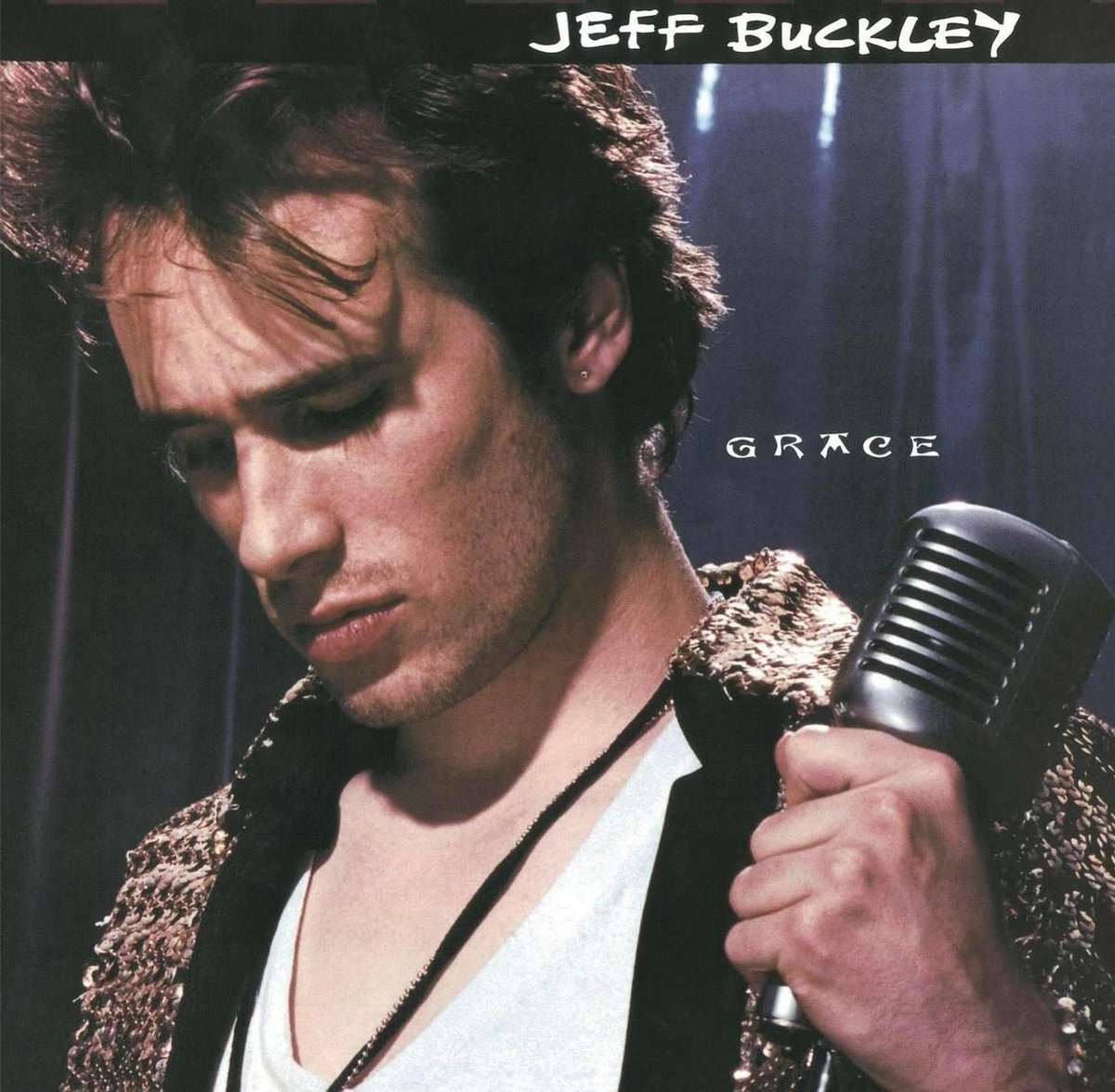 Faz hoje 28 anos que morreu Jeff Buckley (1966-1997). O cantor, compositor e guitarrista norte-americano era considerado pelos críticos, e pelos seus pares no mundo da música, como um dos artistas mais promissores da sua época.