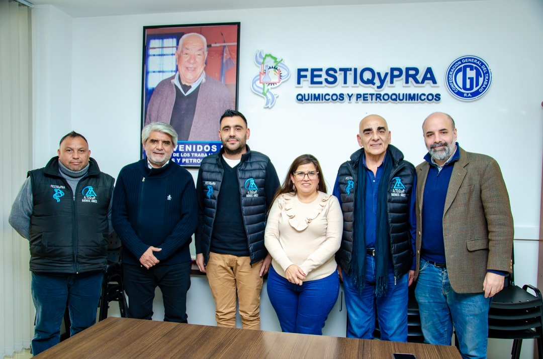 waltercorreaok's tweet photo. Visité la FESTIQyPRA junto a la Directora Provincial de Empleo @claudialazzaro_ para conversar sobre la problemática de seguridad e higiene que atraviesa la empresa de baterías Champion. https://t.co/Yw6k0UgFvz