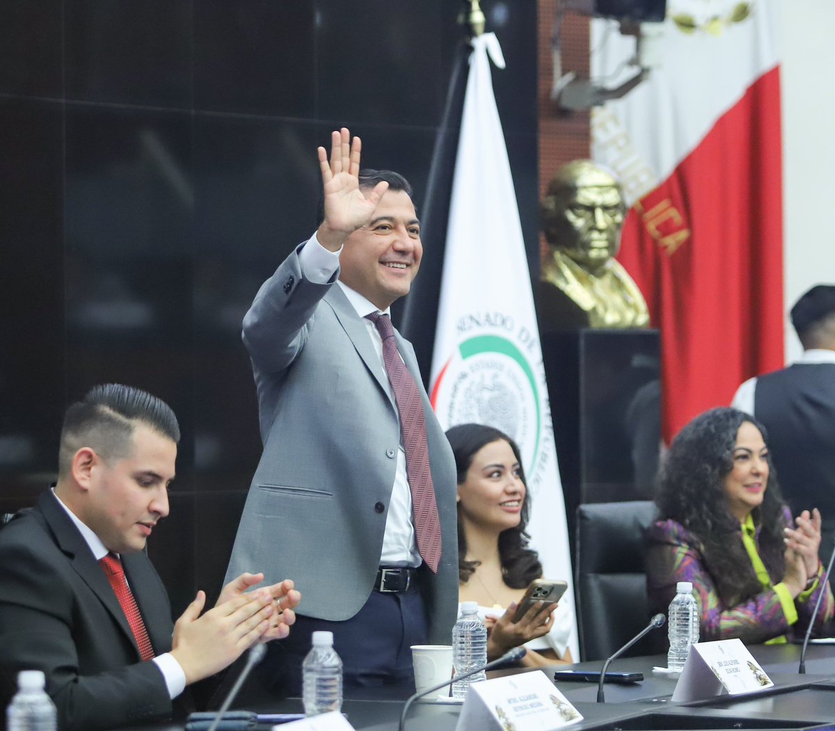 Luis Alfonso Silva Romo (@luisalfonsosr) on Twitter photo Hoy en el Senado recibimos con entusiasmo a jóvenes líderes de todo el país, integrantes de @lideramx.
Desde la Comisión de Puntos Constitucionales, los invité a ser protagonistas de la vida pública de México.
<a href="/senadomexicano/">Senado de México</a> <a href="/ssimey/">Simey Olvera</a> <a href="/olgapsosa/">Olga Sosa</a> <a href="/FdzWaldo/">Waldo Fernández</a> Hoy en el Senado recibimos con entusiasmo a jóvenes líderes de todo el país, integrantes de @lideramx.
Desde la Comisión de Puntos Constitucionales, los invité a ser protagonistas de la vida pública de México.
<a href="/senadomexicano/">Senado de México</a> <a href="/ssimey/">Simey Olvera</a> <a href="/olgapsosa/">Olga Sosa</a> <a href="/FdzWaldo/">Waldo Fernández</a>