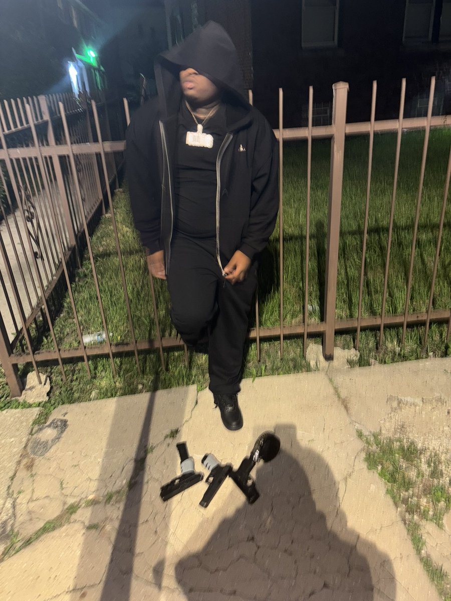 Bosssavvv's tweet photo. Quit comparing me to a nigga who too stuck in the streets I could never be nun of them niggas 💯🗣️🙈 https://t.co/qU9ZfqMs5Q
