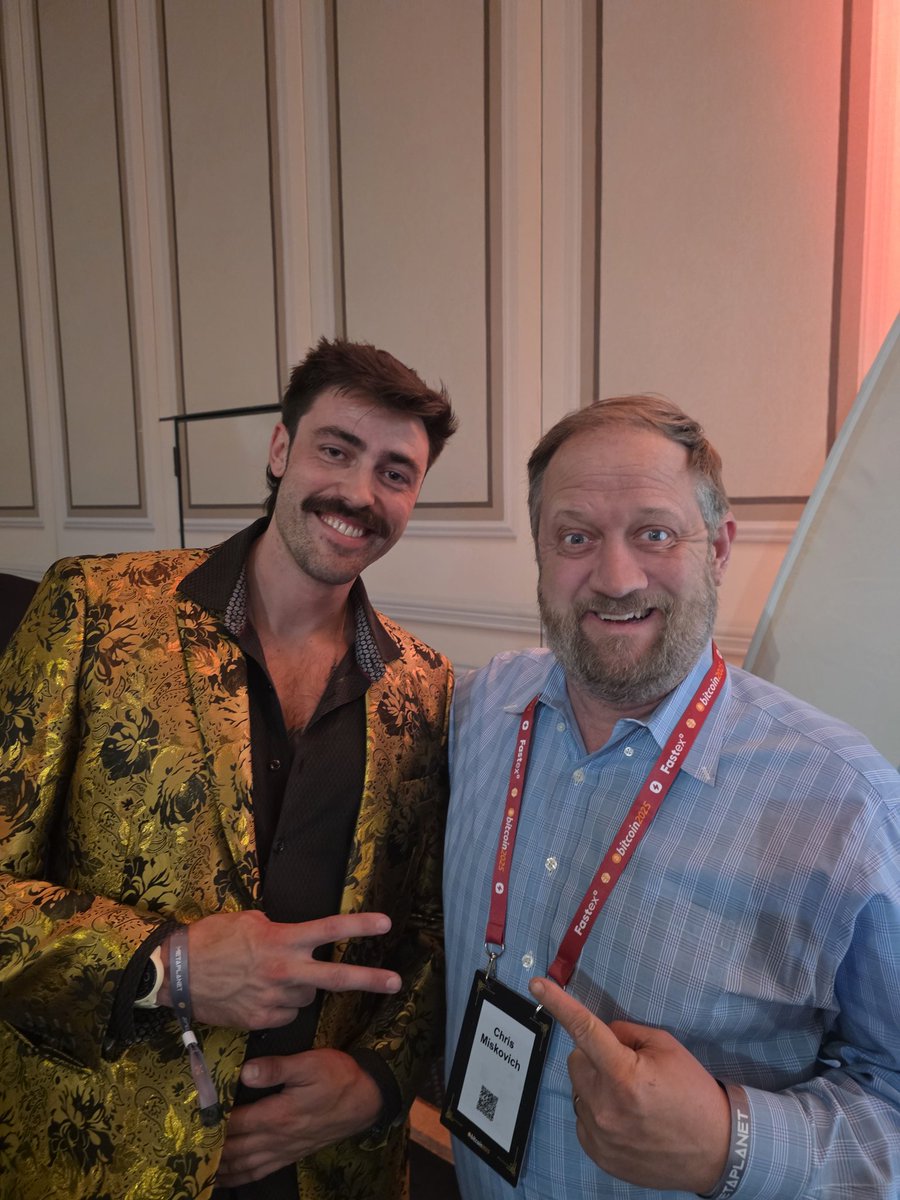 Miskocrypto's tweet photo. Great to meet @IanCarrollShow https://t.co/Y0fp6b2XnH