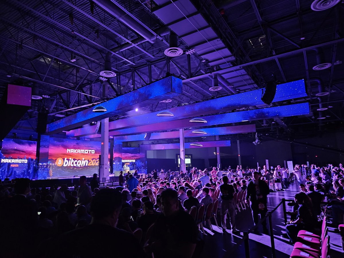 A lot of crypto folks in Las Vegas await the keynote speech from Vice  President Vance at the bitcoin 2025 convention #RJNow